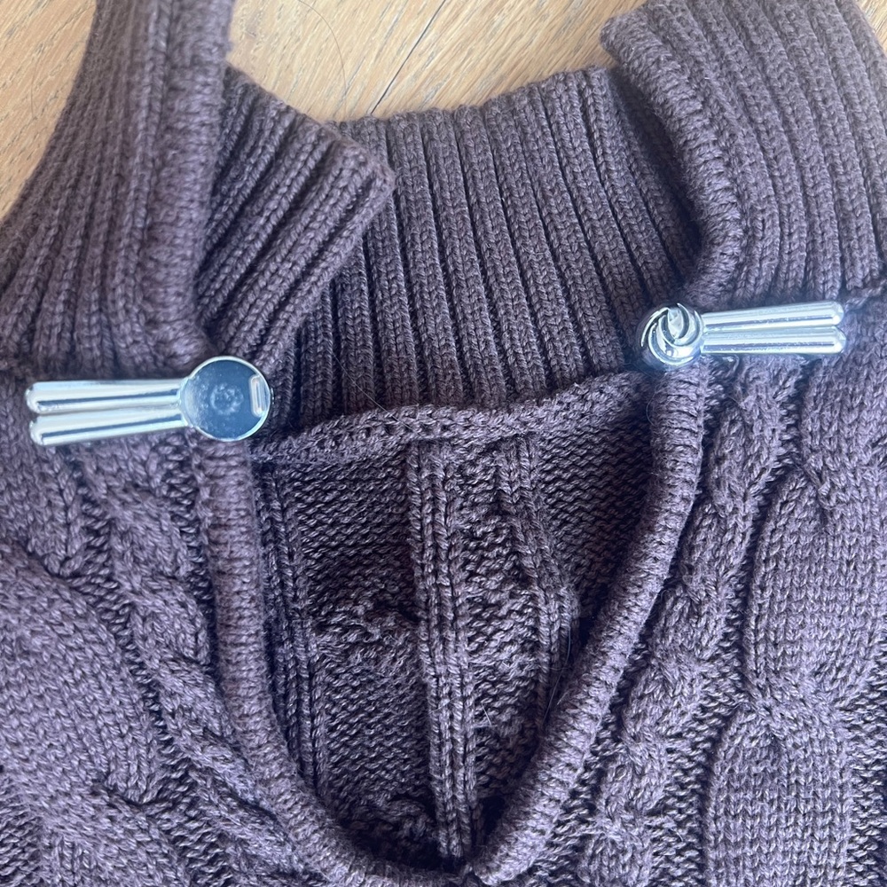 Commense Brown V-Neck Sweater with Ribbed Texture - Picture 2 of 3